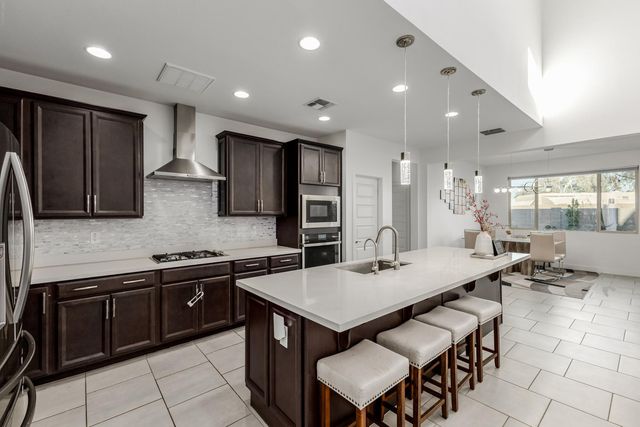 6759 N 128th Drive, Glendale, AZ 85307