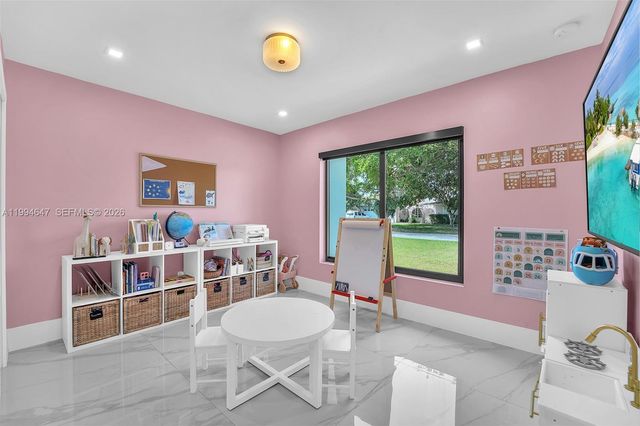 8820 SW 182nd Ter, Palmetto Bay, FL 33157