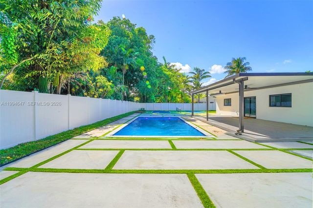 8820 SW 182nd Ter, Palmetto Bay, FL 33157