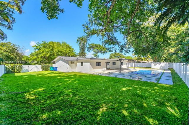 8820 SW 182nd Ter, Palmetto Bay, FL 33157