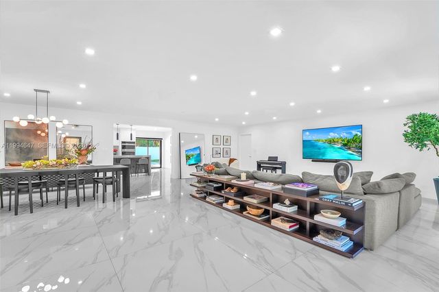 8820 SW 182nd Ter, Palmetto Bay, FL 33157