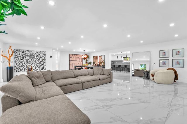 8820 SW 182nd Ter, Palmetto Bay, FL 33157