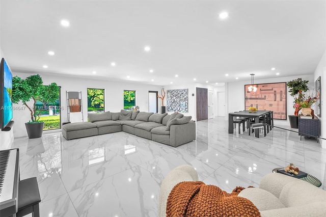 8820 SW 182nd Ter, Palmetto Bay, FL 33157