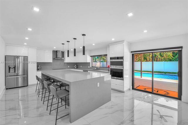 8820 SW 182nd Ter, Palmetto Bay, FL 33157