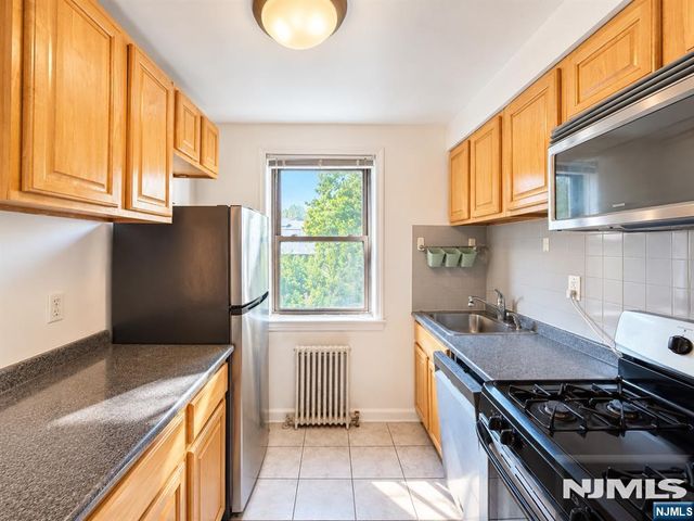 418 Main Street C2, Fort Lee, NJ 07024