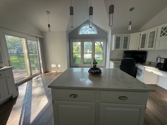 227 SPRING CREEK Circle, Schaumburg, IL 60173