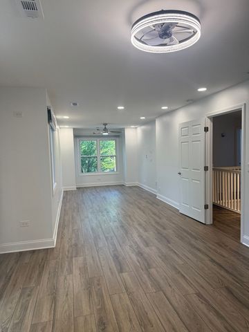 227 SPRING CREEK Circle, Schaumburg, IL 60173