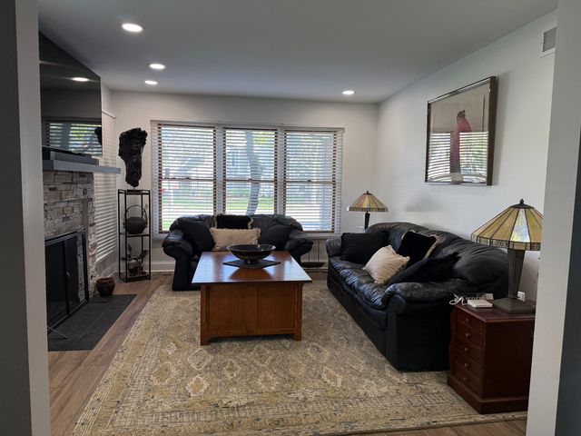 227 SPRING CREEK Circle, Schaumburg, IL 60173