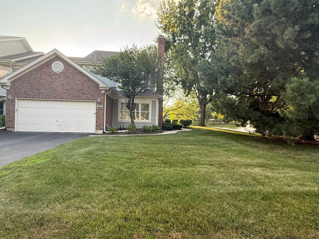 227 SPRING CREEK Circle, Schaumburg, IL 60173
