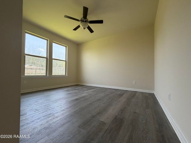 101 Holly Grove Lane, Youngsville, LA 70592