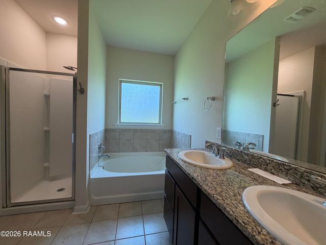 101 Holly Grove Lane, Youngsville, LA 70592