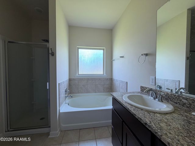 101 Holly Grove Lane, Youngsville, LA 70592