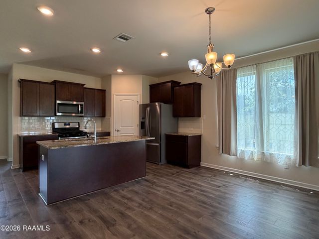 101 Holly Grove Lane, Youngsville, LA 70592