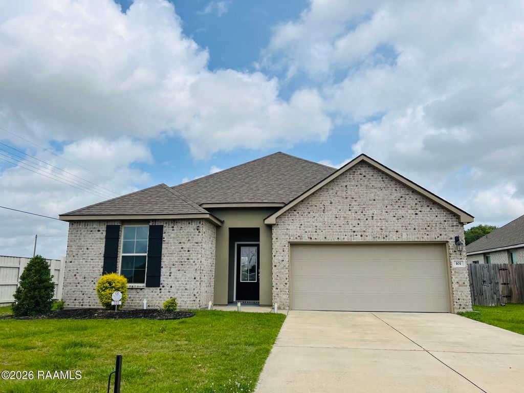 101 Holly Grove Lane, Youngsville, LA 70592