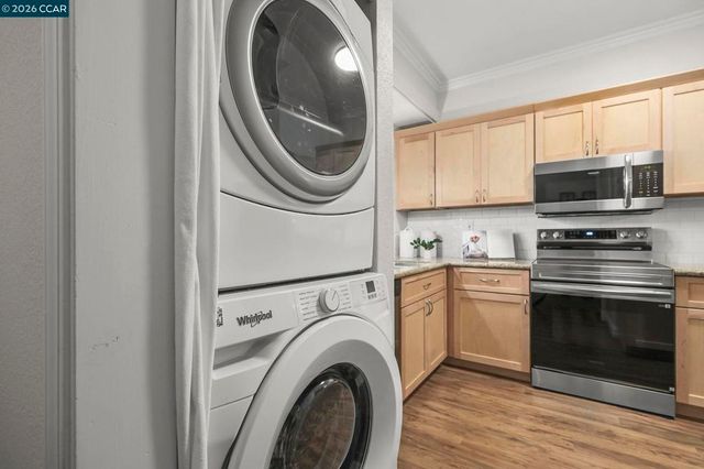 2586 Oak Rd. 130, Walnut Creek, CA 94597