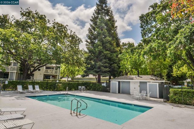 2586 Oak Rd. 130, Walnut Creek, CA 94597
