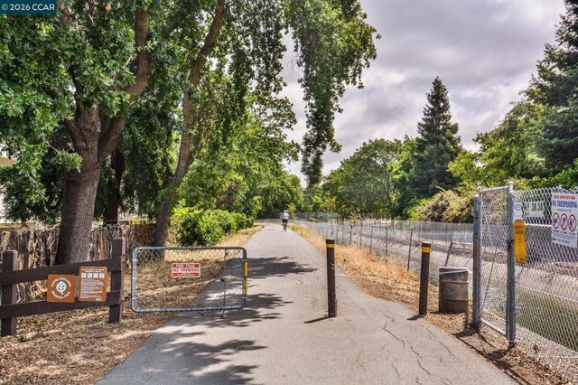 2586 Oak Rd. 130, Walnut Creek, CA 94597