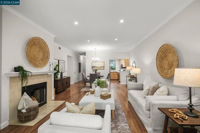 2586 Oak Rd. 130, Walnut Creek, CA 94597