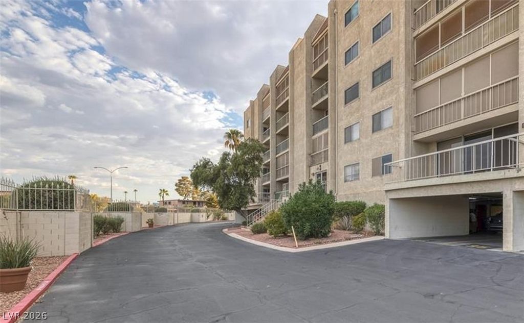 750 South Royal Crest Circle 313, Las Vegas, NV 89169