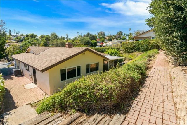 1065 Anza, Vista, CA 92084