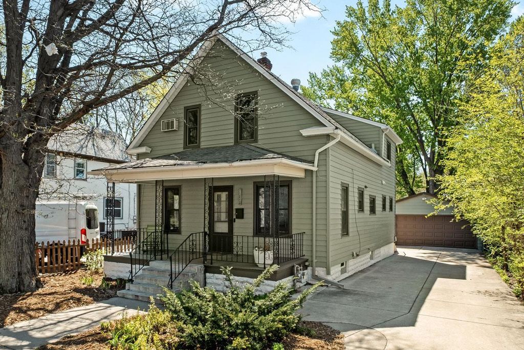 334 24th Avenue NE, Minneapolis, MN 55418