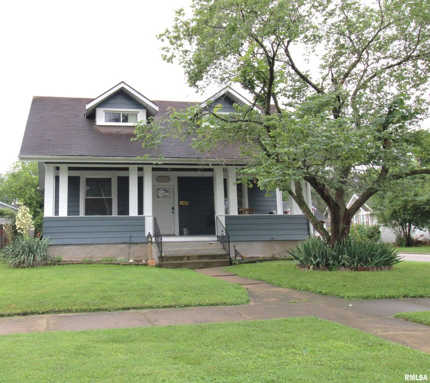 Image 1 of property listing at 901 E 3RD Street, Centralia, IL 62881