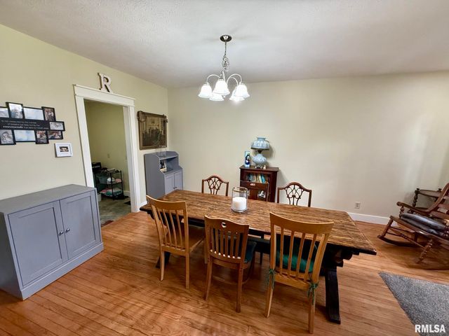 27 CIRCLE Drive, Springfield, IL 62703
