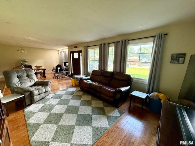 27 CIRCLE Drive, Springfield, IL 62703