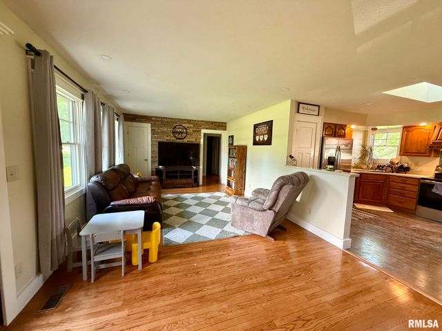 27 CIRCLE Drive, Springfield, IL 62703