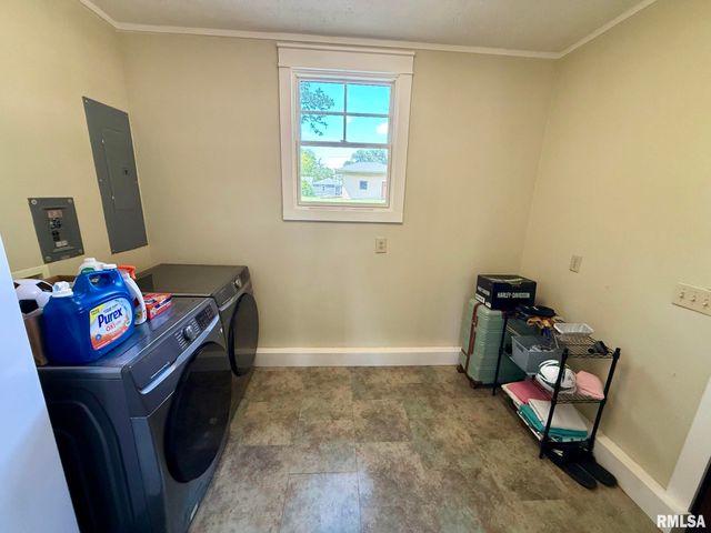 27 CIRCLE Drive, Springfield, IL 62703