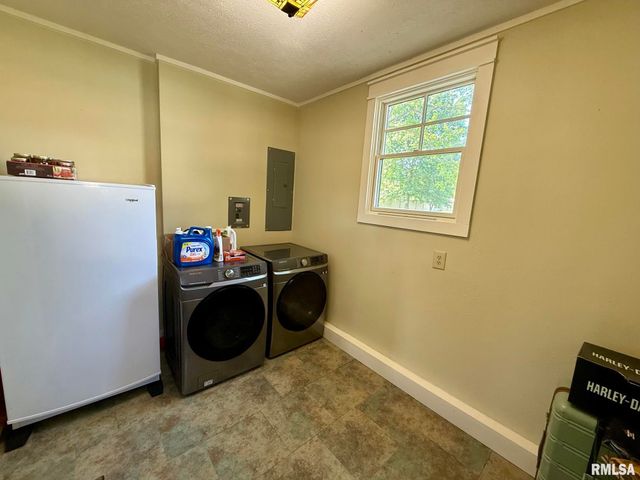 27 CIRCLE Drive, Springfield, IL 62703