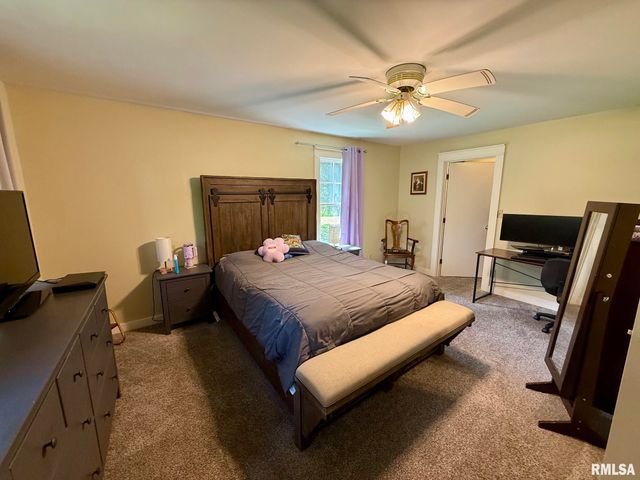 27 CIRCLE Drive, Springfield, IL 62703