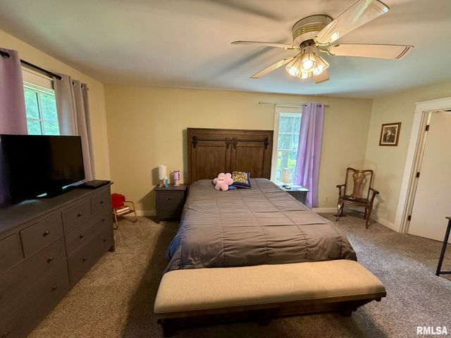 27 CIRCLE Drive, Springfield, IL 62703