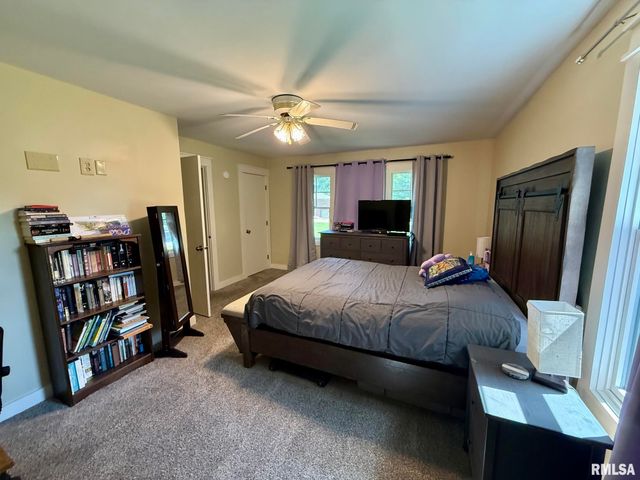 27 CIRCLE Drive, Springfield, IL 62703