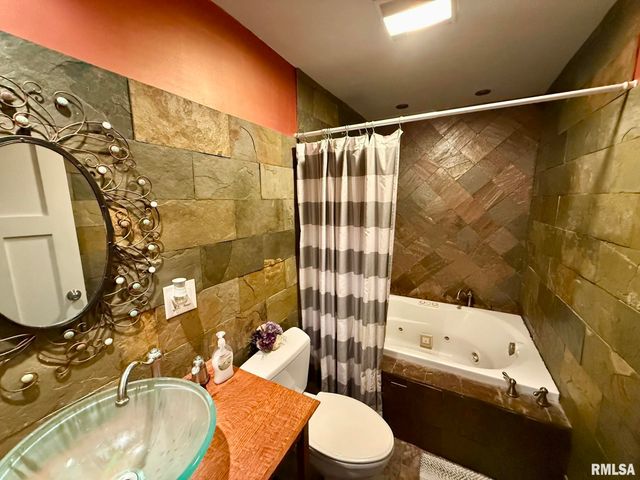 27 CIRCLE Drive, Springfield, IL 62703