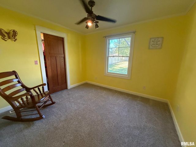 27 CIRCLE Drive, Springfield, IL 62703