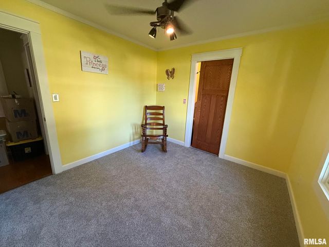 27 CIRCLE Drive, Springfield, IL 62703