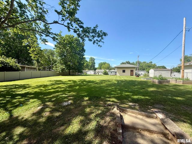 27 CIRCLE Drive, Springfield, IL 62703