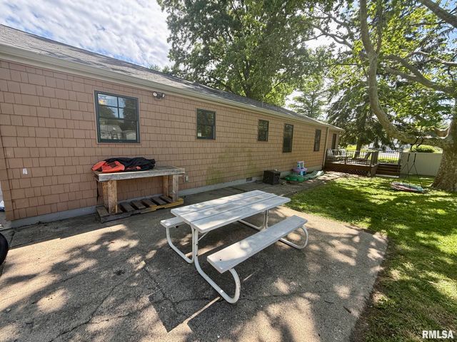 27 CIRCLE Drive, Springfield, IL 62703
