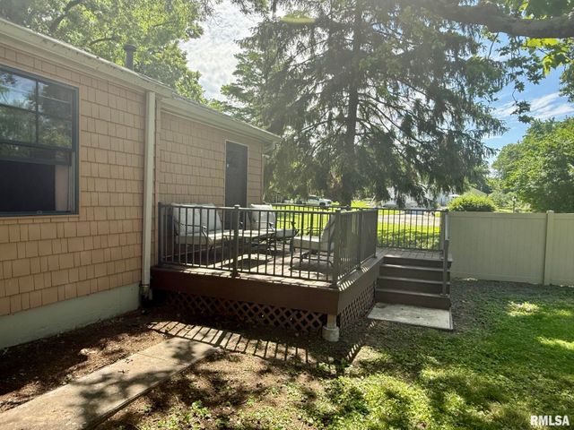 27 CIRCLE Drive, Springfield, IL 62703