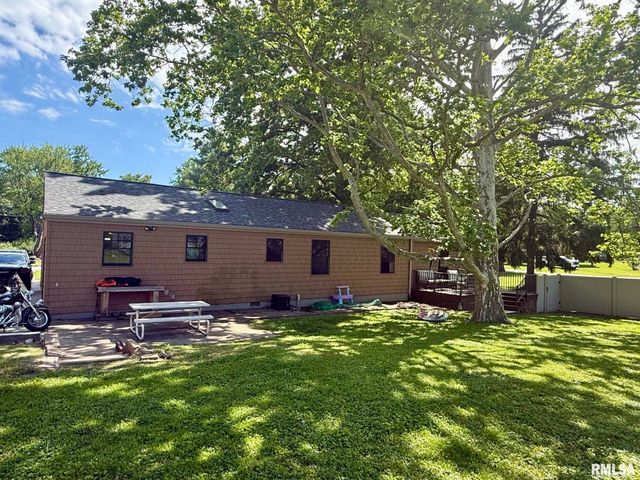 27 CIRCLE Drive, Springfield, IL 62703