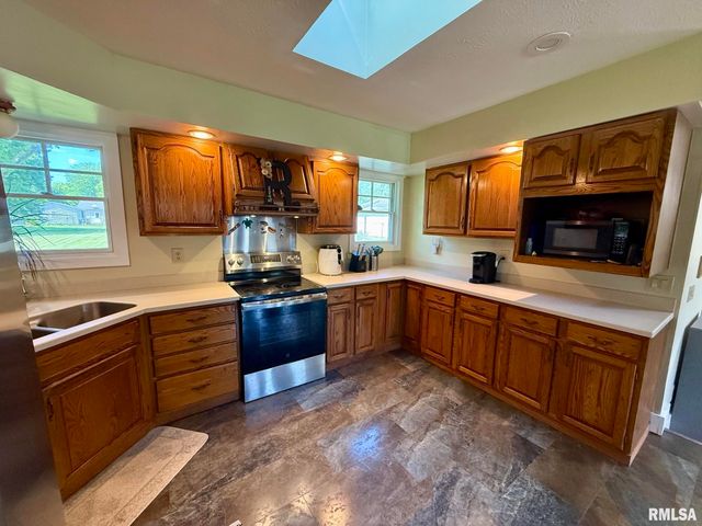 27 CIRCLE Drive, Springfield, IL 62703