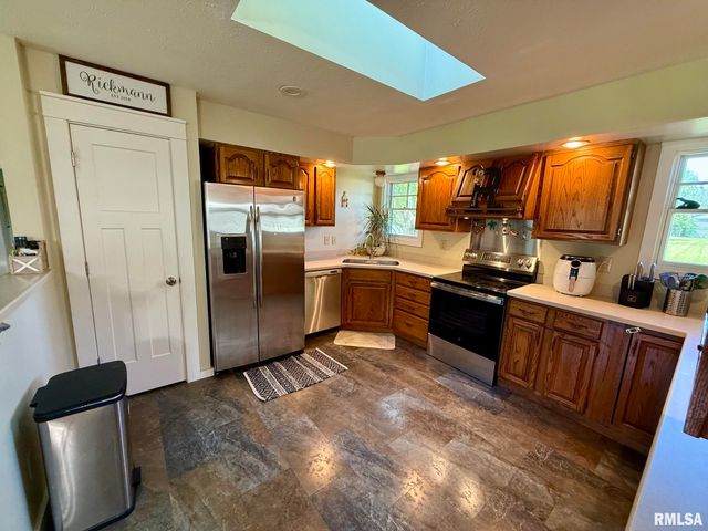 27 CIRCLE Drive, Springfield, IL 62703