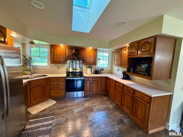 27 CIRCLE Drive, Springfield, IL 62703