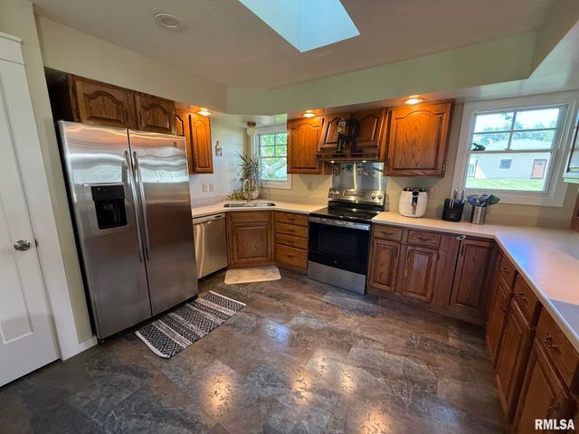 27 CIRCLE Drive, Springfield, IL 62703