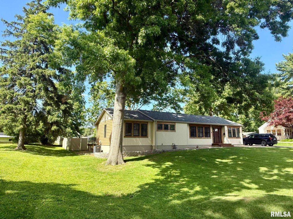 27 CIRCLE Drive, Springfield, IL 62703