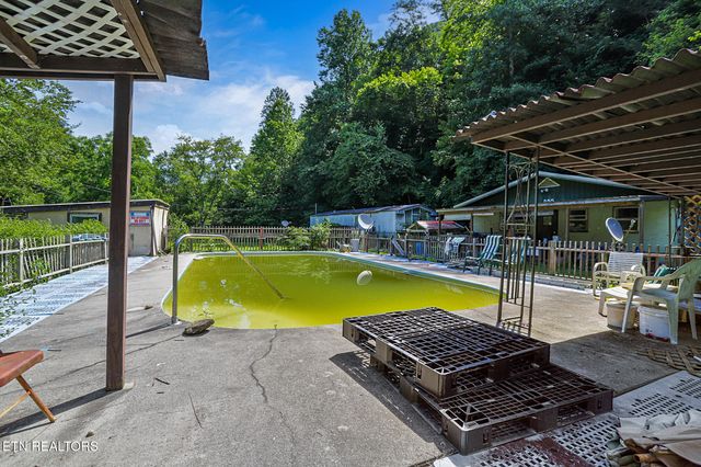 553 Caney Creek Rd, Pigeon Forge, TN 37863