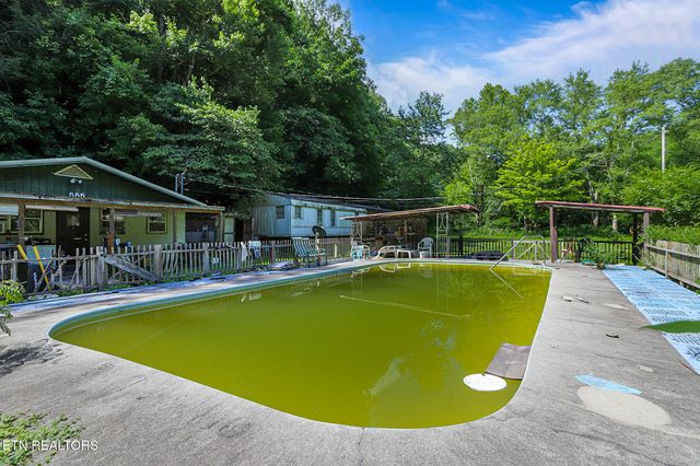 553 Caney Creek Rd, Pigeon Forge, TN 37863
