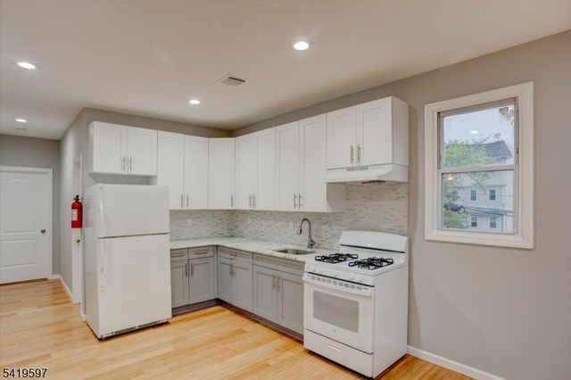 229 21St St, Irvington Twp., NJ 07111