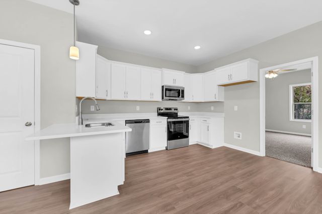 420 S 2nd St, Clarksville, TN 37040